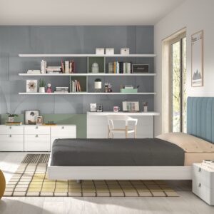Dormitorio infantil o juvenil combinado en tonos verdes y un laminado claro con un cabecero tapizado en azul,mesilla,almacenaje de cajones ,estanterías y zona de escritorio