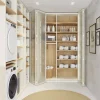 armario con puertas plegables combinado en blanco roto y madera