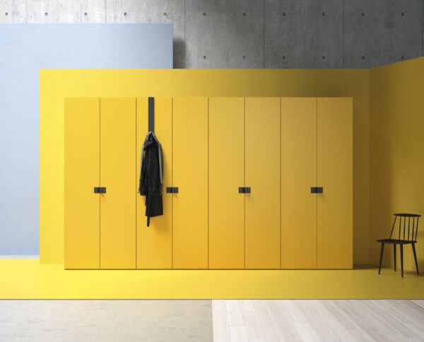 Armario multiusos color amarillo de puertas batientes