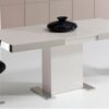mesa de comedor extensible con pie central blanca y tapa de cristal