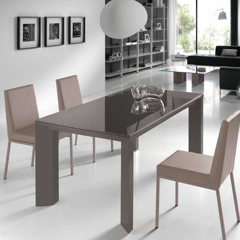 Mesa de comedor de diseño con sillones - Xíkara