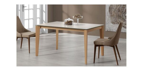 Mesa de comedor con patas de madera estilo nordico y tapa porcelanica modelo geo