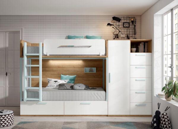 Dormitorio con litera de dos camas y cajones y un armario de una puerta y módulo de cajones