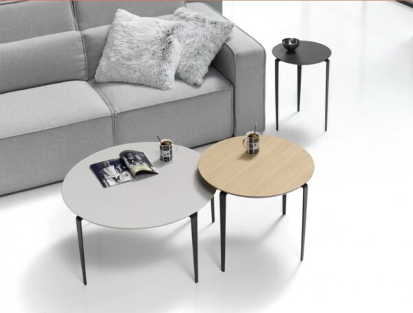 mesas de centro redondas a dos alturas con patas metalicas negras y tapa redonda