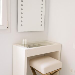 Tocador con cajón y tapa de cristal