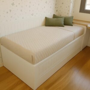 Cama compacta lacada blanca con cajones